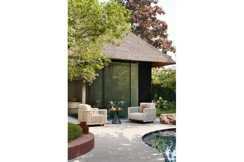 Organo loungestoel 1-zit in zwart aluminium en beige verticaal geweven luxe vlakke rope met heritage papyrus all weather sunbrella® luxe kussen