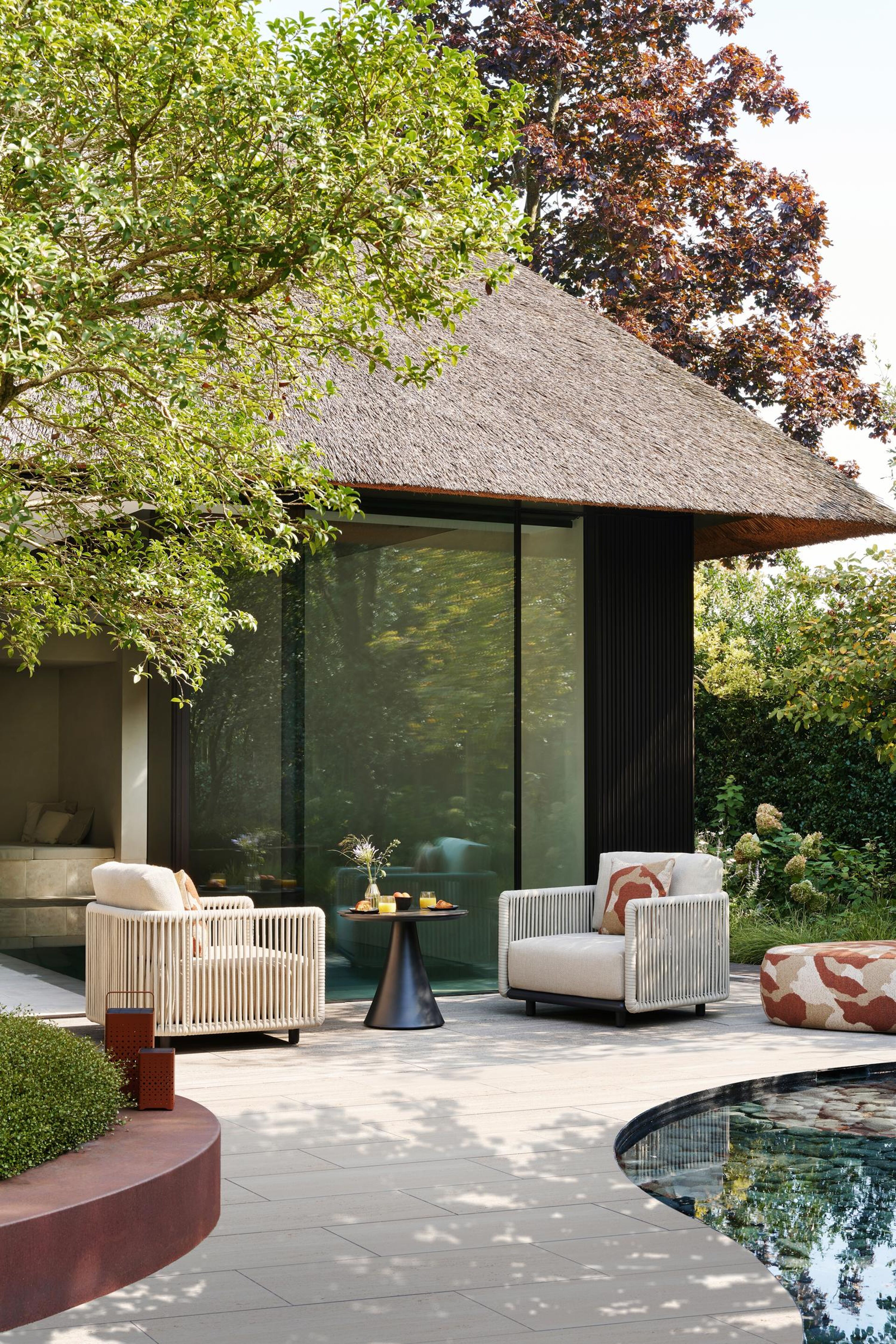 Organo loungestoel 1-zit in zwart aluminium en beige verticaal geweven luxe vlakke rope met heritage papyrus all weather sunbrella® luxe kussen