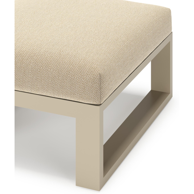 Verato poef in beige aluminium met althea camel all weather cosytica kussen