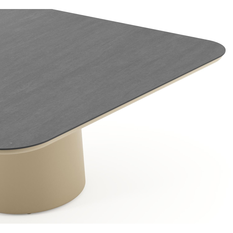 Amico low dining tuintafel afgerond vierkant in beige aluminium en volkeramiek Basalt Black - L 148 x B 148 x H 61 cm