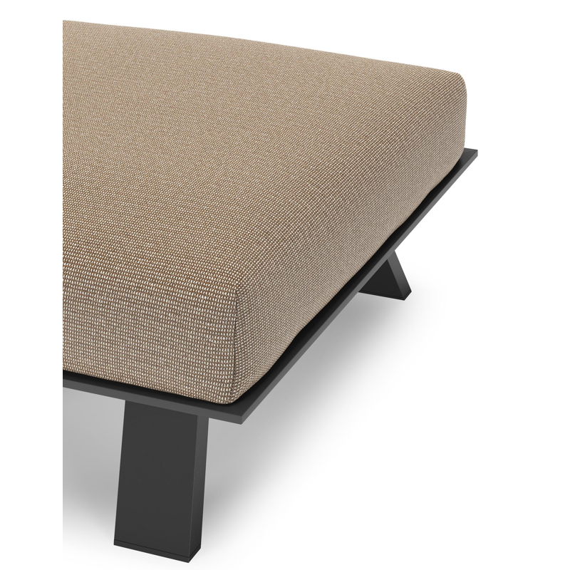 Pouf Cesano en aluminium noir et coussin en all weather Solica firenze earth