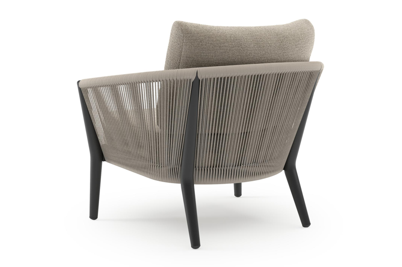 Orso loungestoel in zwart aluminium en beige verticaal geweven ronde rope met Catania Sand all weather cosytica kussen