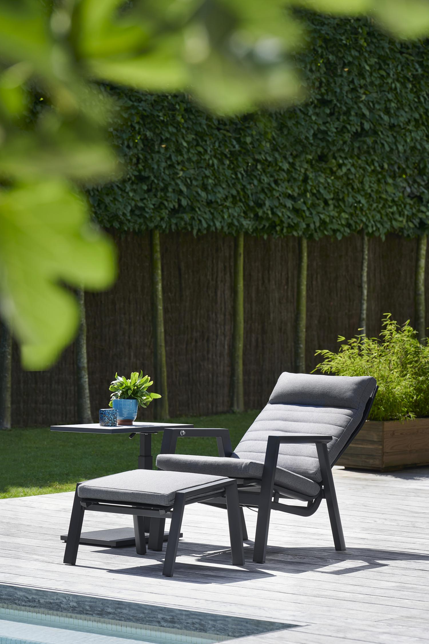 Talana bijzettafel in zwart aluminium en grijs volkeramiek - L 60 x B 40 x H 47/67,50