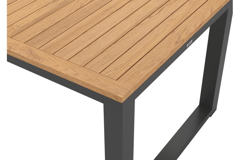 Livo tuinset in zwart aluminium en naturel teak tafelblad met 8 stapelbare Amalfi tuinstoelen