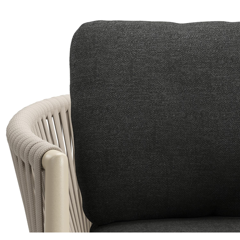 Organo tuinstoel in beige aluminium en beige verticaal geweven luxe vlakke rope met zitkussen in All Weather Sunbrella® Luxe Chartres Sooty