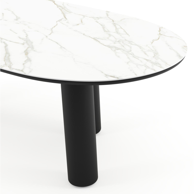 Table de jardin Amico organique en aluminium noir et céramique pleine Calacatta - Lg. 240 x Lrg. 110 x Haut. 74 cm