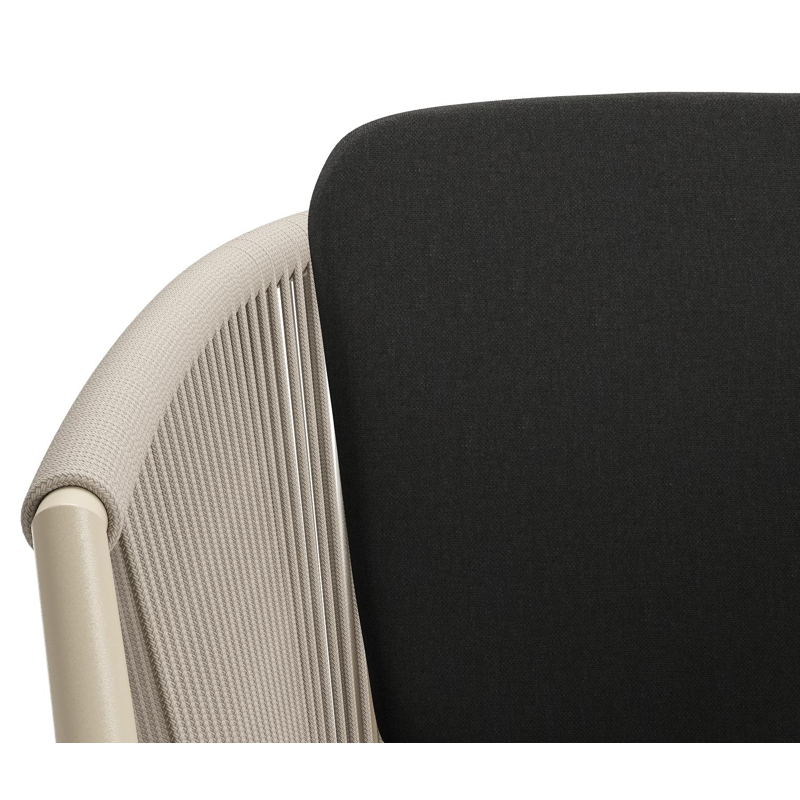 Orso tuinstoel in beige aluminium en beige verticaal geweven ronde rope met zitkussen in All Weather Sunbrella® Luxe Natte Sooty