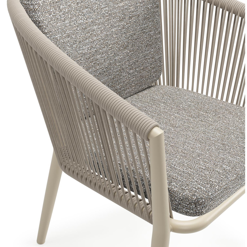 Orso tuinstoel in beige aluminium en beige verticaal geweven ronde rope met zitkussen in All Weather Sunbrella® Luxe Tundra Pepper