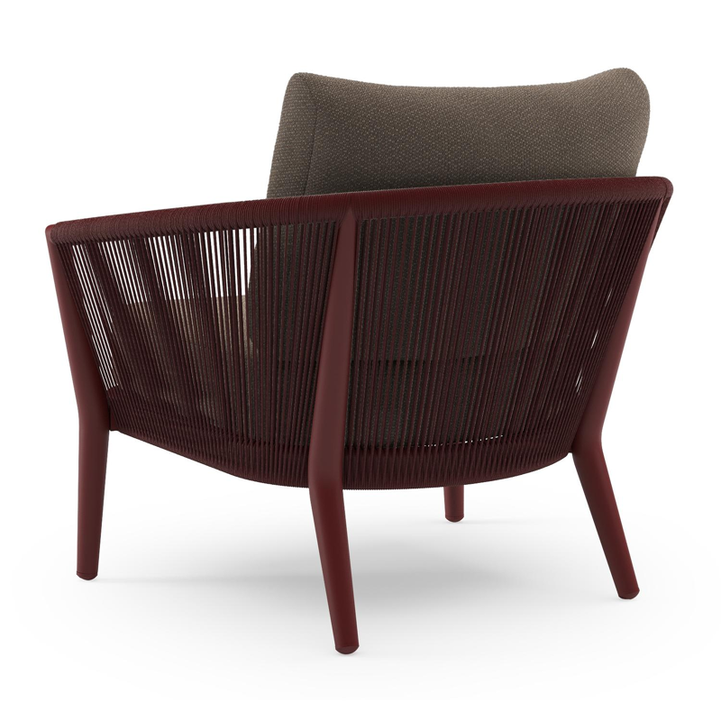Orso loungestoel in ruby aluminium en ruby verticaal geweven ronde rope met Lopi Coconut all weather sunbrella® luxe kussen