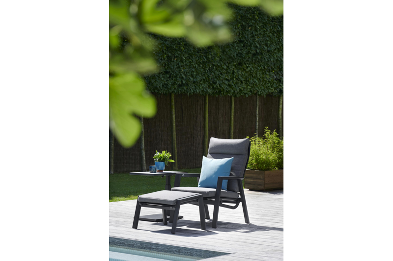 Prato loungeset in zwart aluminium met grijs weather+ textilene kussens