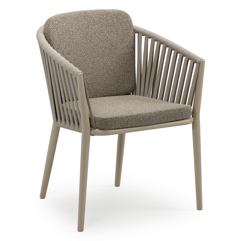 Orso stapelbare tuinstoel in beige aluminium en beige verticaal geweven luxe vlakke brede rope met stoelkussen in All Weather Cosytica Madagascar Burch