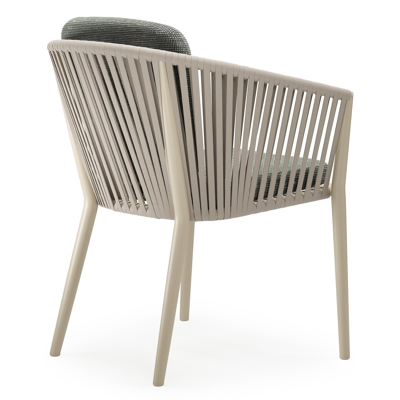 Orso tuinstoel in beige aluminium en beige verticaal geweven vlakke rope met zitkussen in All Weather Sunbrella® Luxe Slow Fern