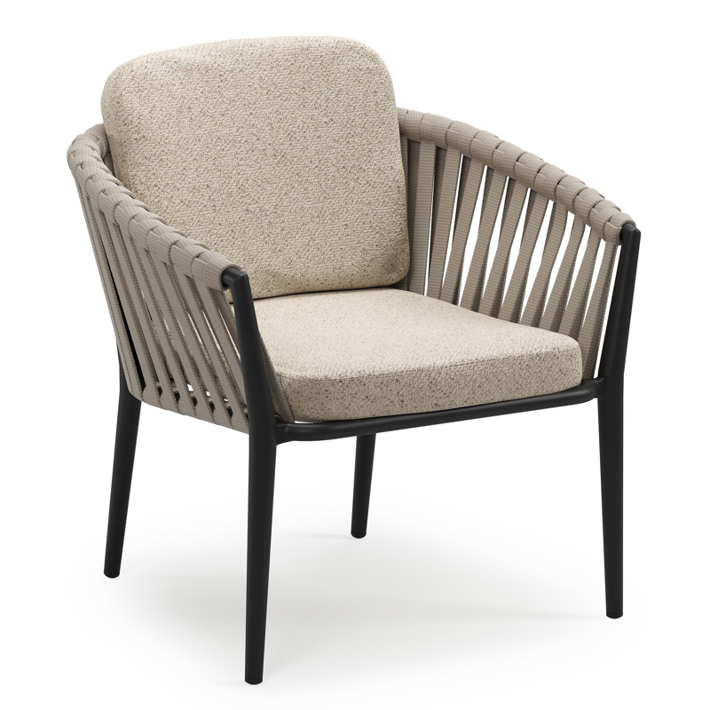 Orso low dining tuinstoel in zwart aluminium en beige verticaal geweven luxe vlakke brede rope met stoelkussen in All Weather Cosytica Bora Desert