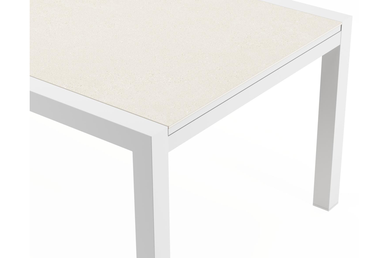 Calobra rechthoekige uitschuifbare tuinset in wit aluminium en sintered stone crema minerale met 10 Amalfi tuinstoelen