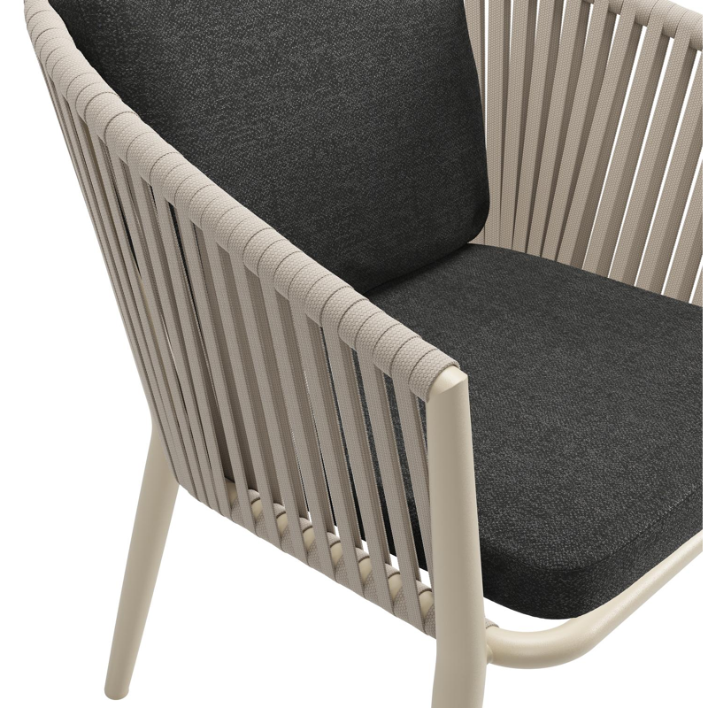 Chaise de jardin Orso en aluminium beige et corde plate tissée verticalement beige avec coussin luxe en All Weather Sunbrella® Luxe Chartres Sooty