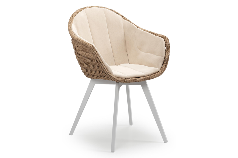 Pagino tuinstoel in wit aluminium en naturel ronde wicker met zitkussen in All Weather Sunbrella® Luxe Natte Linen Chalk