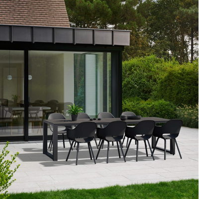 Ensemble de jardin Livo en aluminium noir avec plateau de table en céramique pleine noir et 8 chaises de jardin Artena
