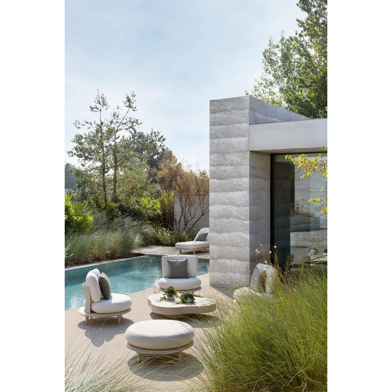 Bomero loungestoel in beige aluminium met lopi marble all weather sunbrella® luxe kussen