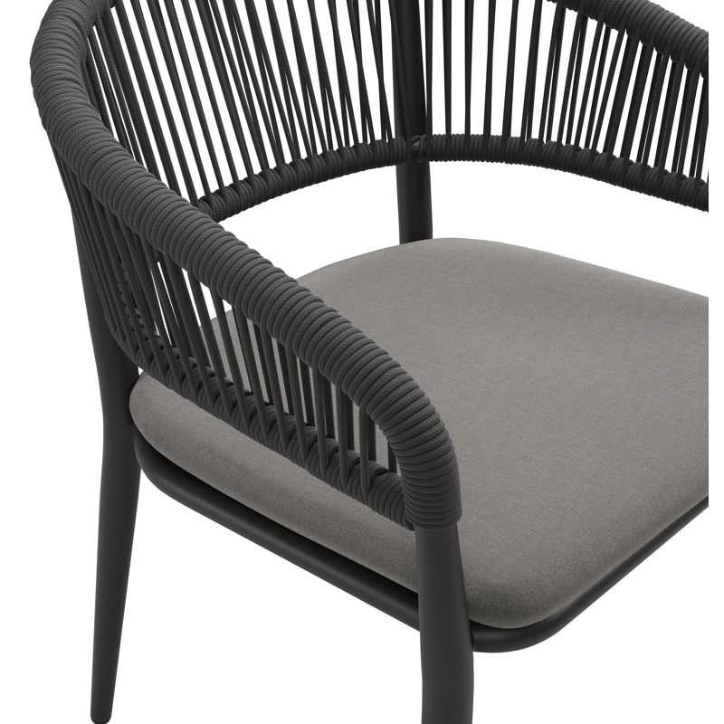 Tolfa stapelbare tuinstoel in zwart aluminium en zwart verticaal geweven ronde rope met stoelkussen in All Weather Sunbrella® Luxe Natte Charcoal Chine
