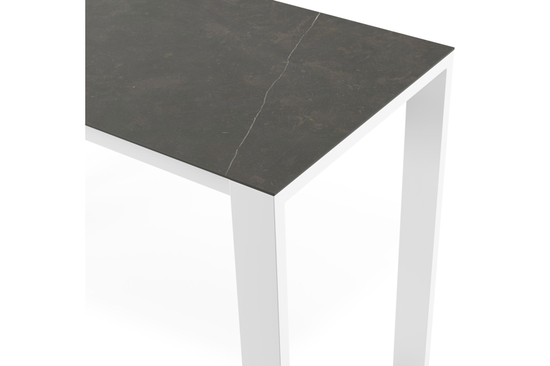 Table de bar Verato en aluminium blanc et céramique pleine Calatorao - Lg. 170 x Lrg. 70 x Haut. 105 cm