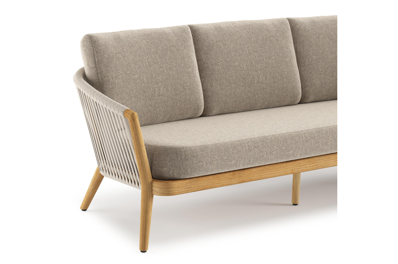 Orso loungebank in teak en beige verticaal geweven luxe vlakke rope met Chartres Pewter all weather sunbrella® luxe kussen