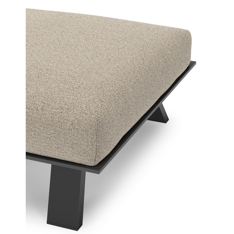 Cesano poef in zwart aluminium met catania beige all weather Cosytica kussen