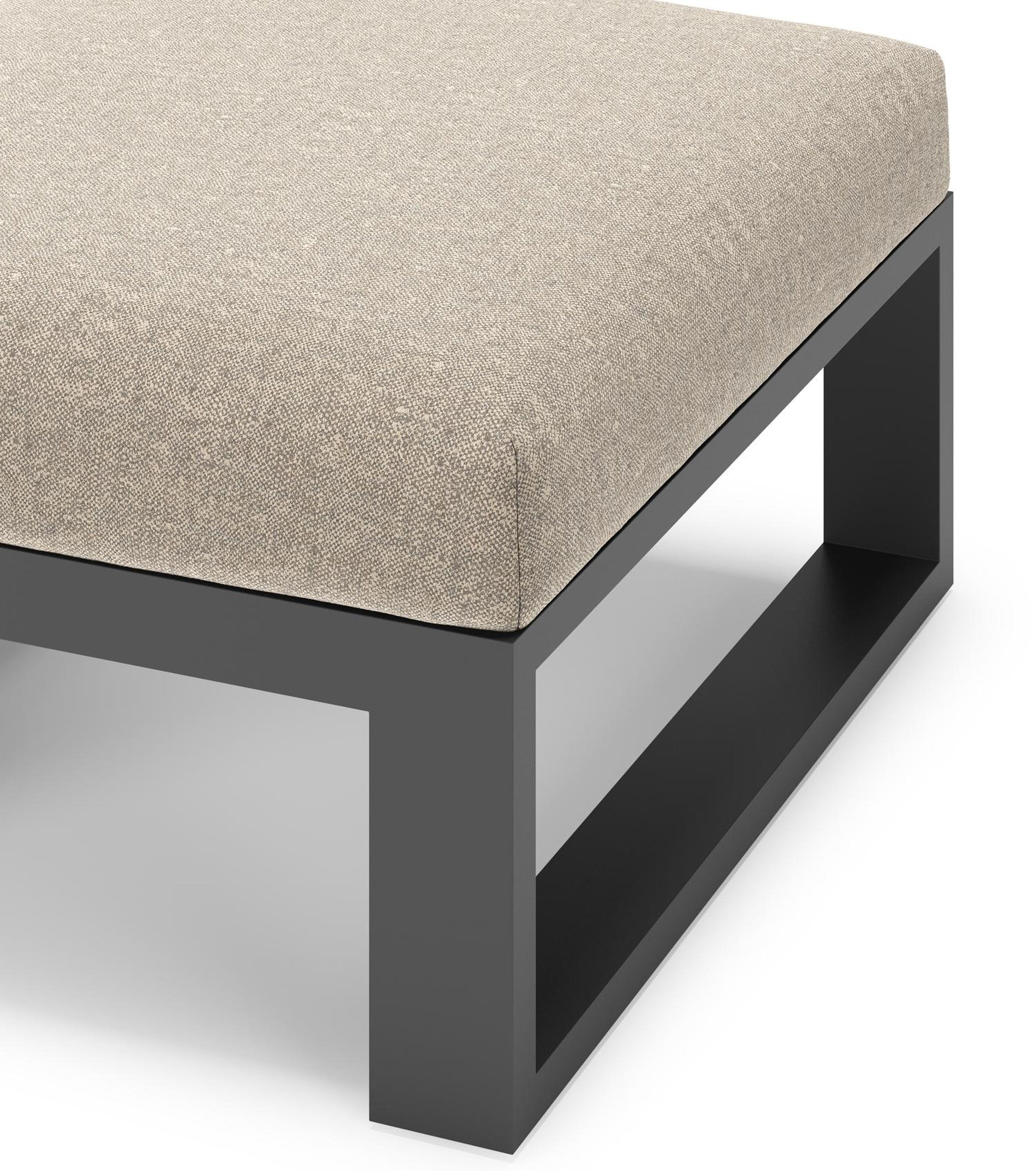 Pouf Verato en aluminium noir et coussins en all weather sunbrella® luxe chartres pewter