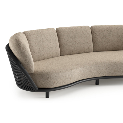 Lupino loungebank in zwart aluminium en zwart verticaal geweven luxe vlakke brede rope met bora jungle all weather cosytica kussen