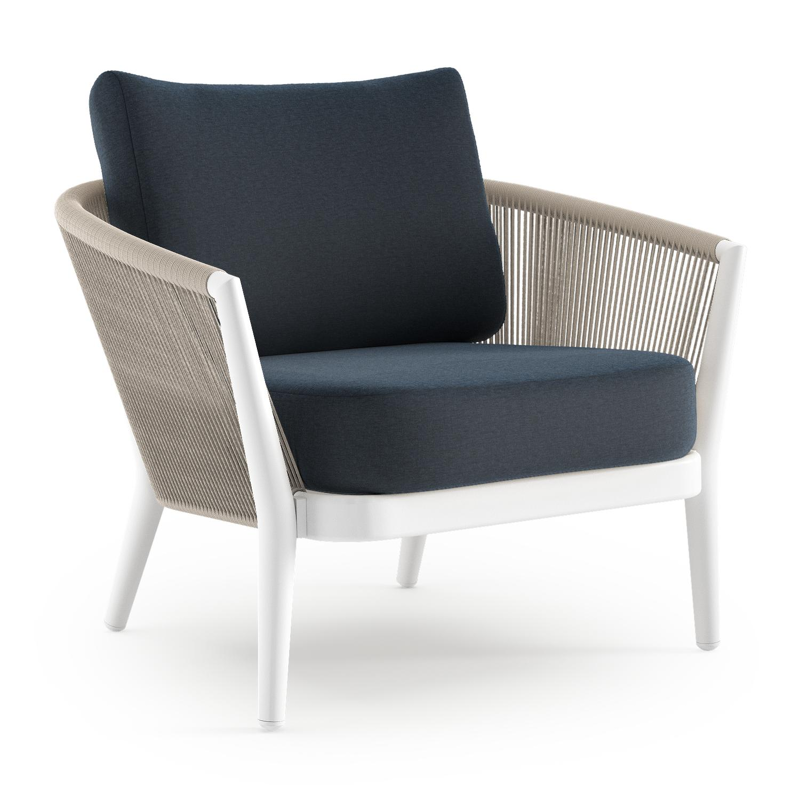 Fauteuil de jardin Orso en aluminium blanc en corde ronde tissée verticalement beige et coussins en all weather sunbrella® luxe Heritage Indigo