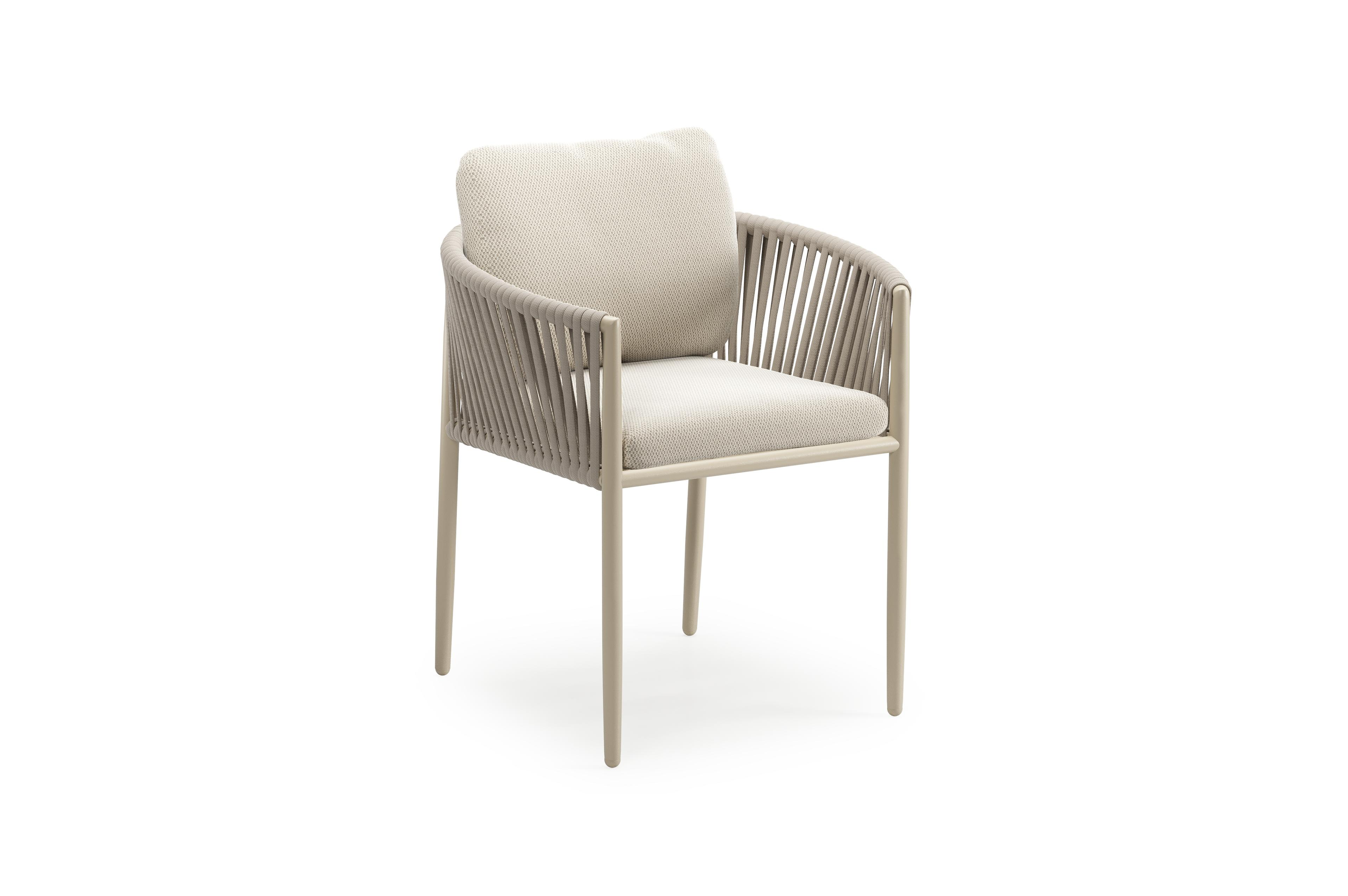 Organo tuinstoel in beige aluminium en beige verticaal geweven luxe vlakke rope met kussen in All Weather Sunbrella® Luxe Lopi Marble