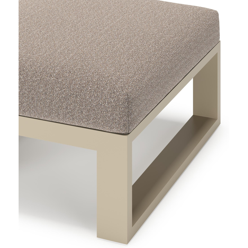 Verato poef in beige aluminium met wander manioc all weather sunbrella® luxe kussen