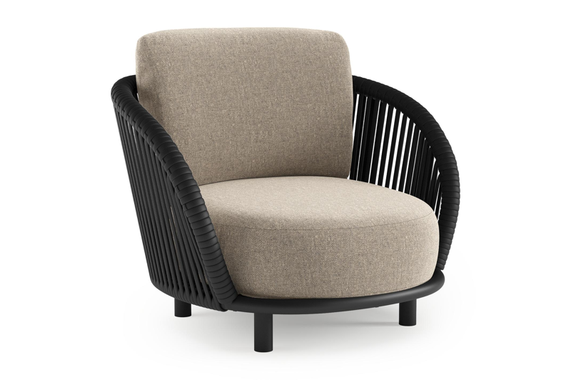 Lupino loungestoel in zwart aluminium en zwart verticaal geweven luxe vlakke brede rope met chartres pewter all weather sunbrella® luxe kussen