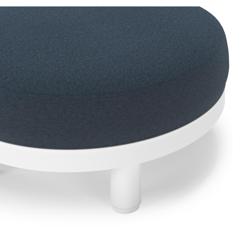 Donato lounge poef in wit aluminium met All Weather Sunbrella® Luxe Heritage Indigo kussen