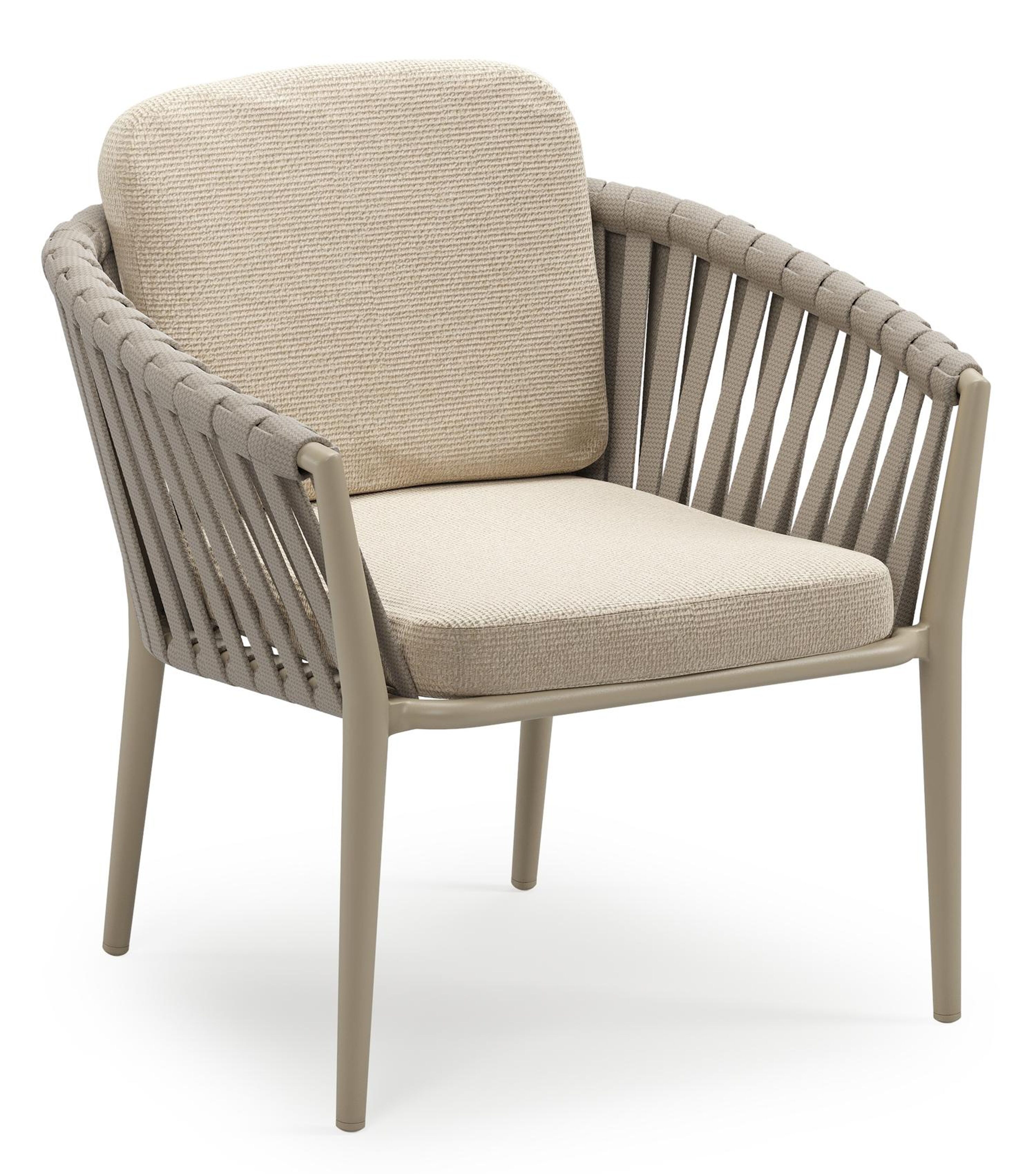 Orso low dining tuinstoel in beige aluminium en beige verticaal geweven luxe vlakke brede rope met stoelkussen in All Weather Cosytica Althea Chalk