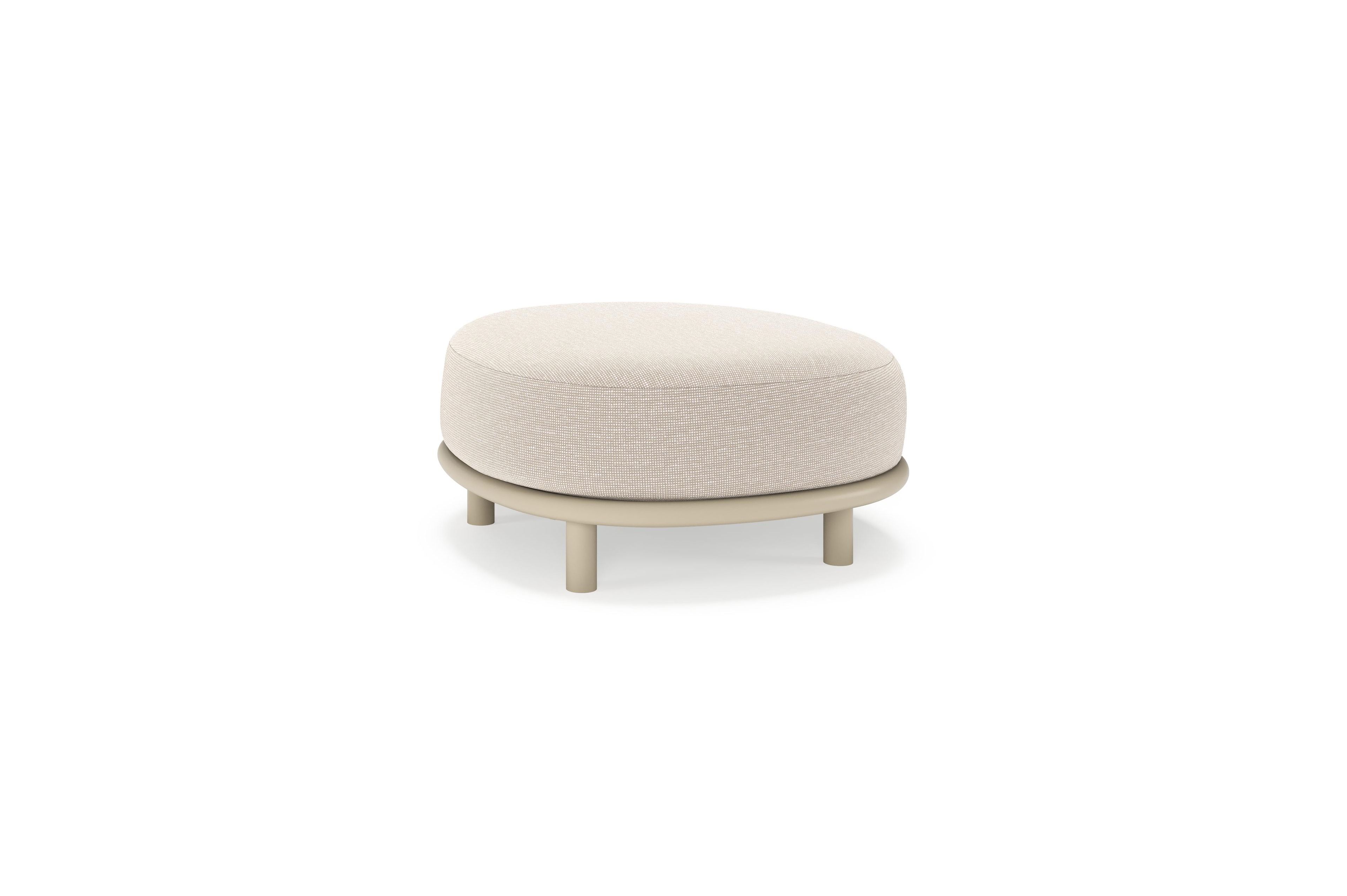 Lupino poef in beige aluminium met slow farafra all weather sunbrella® luxe kussen