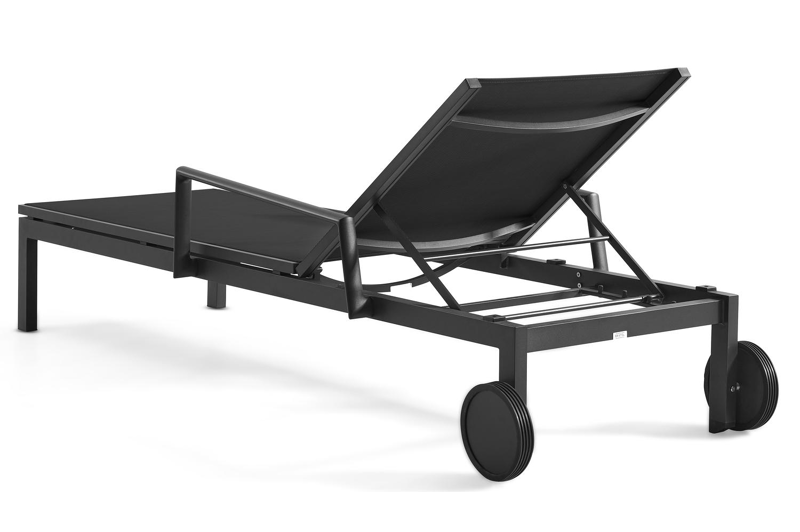 Caravelle verstelbaar ligbed in zwart aluminium met zwart textileen met armleuning