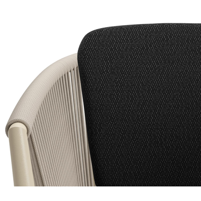 Orso tuinstoel in beige aluminium en beige verticaal geweven ronde rope met zitkussen in All Weather Sunbrella® Luxe Lopi Baribal