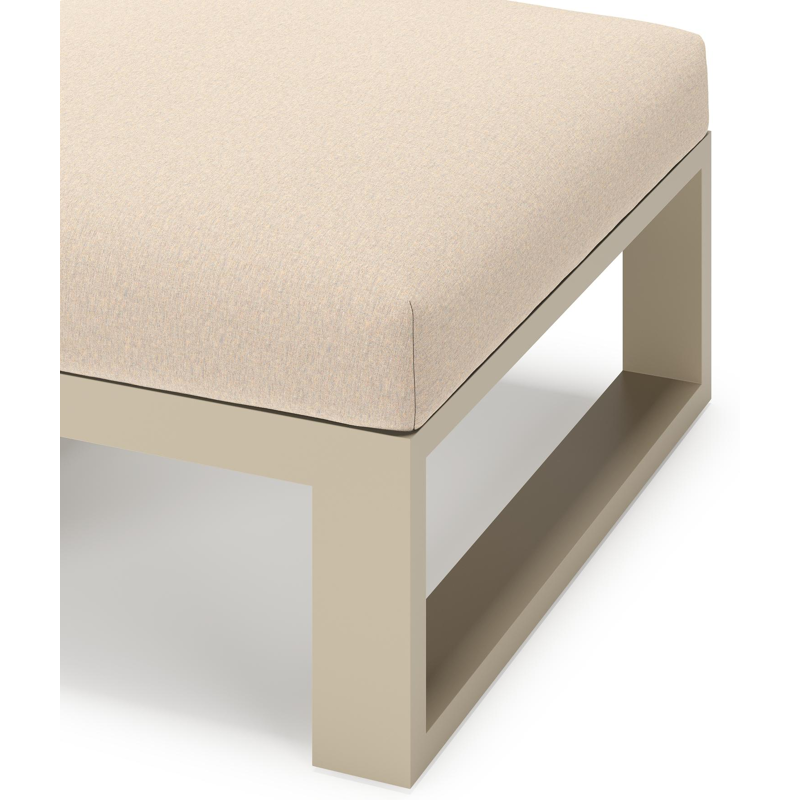 Pouf Verato en aluminium beige et coussin en all weather sunbrella® luxe heritage papyrus