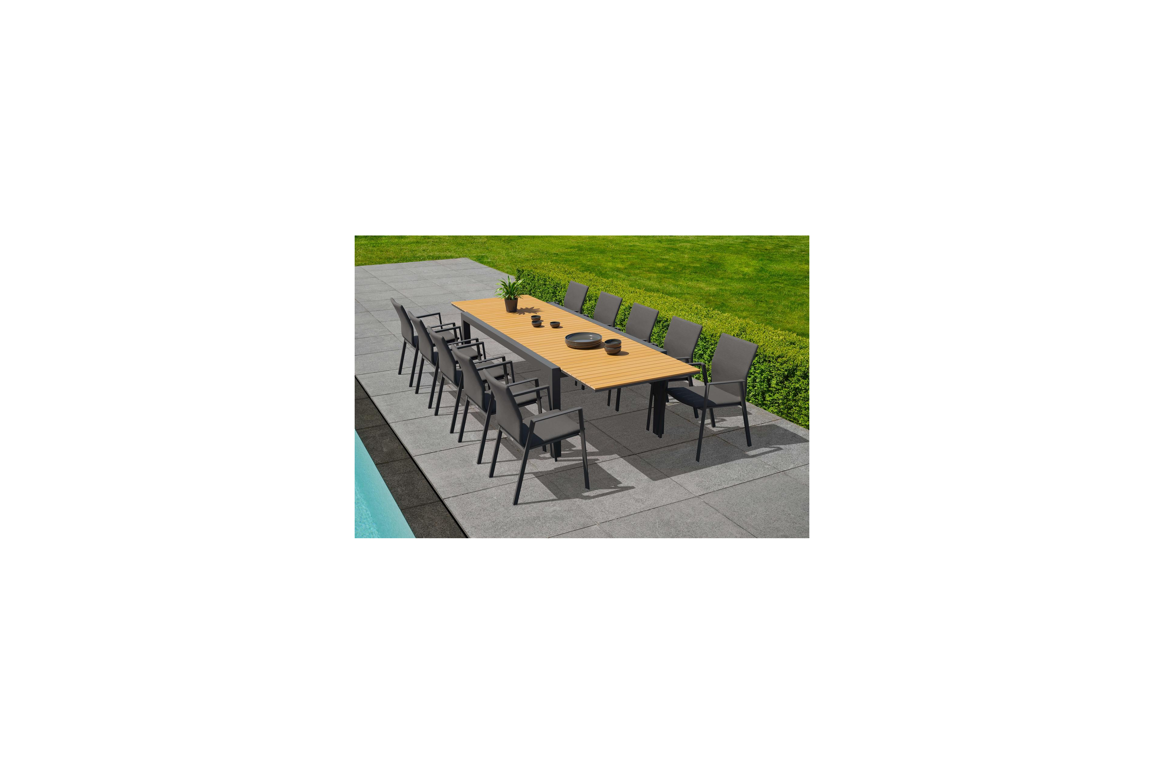 Calobra tuinset met verlengbare tafel in zwart aluminium en naturel teak tafelblad met 10 stapelbare Madura tuinstoelen