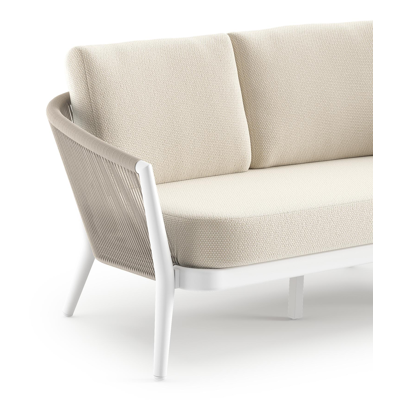 Orso loungebank in wit aluminium en beige verticaal geweven ronde rope met Althea Off White all weather cosytica kussen