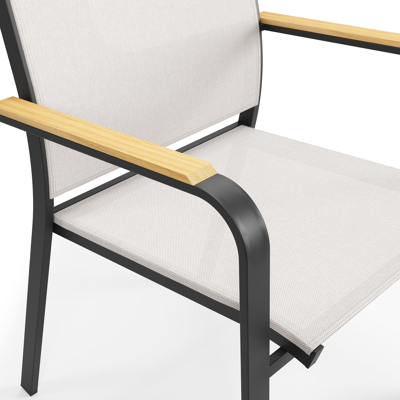 Amalfi tuinstoel in zwart aluminium en beige single textilene met teak armleuning