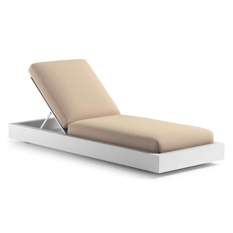 Como verstelbaar ligbed in wit aluminium met heritage papyrus all weather Sunbrella® luxe kussen