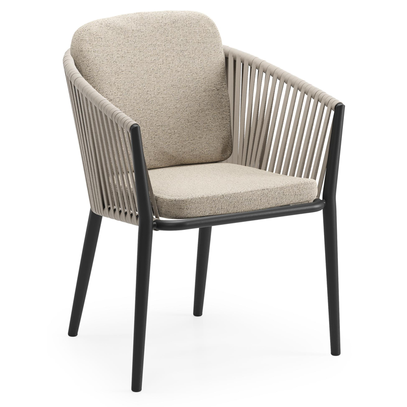 Orso tuinstoel in zwart aluminium en beige verticaal geweven vlakke rope met luxe zitkussen in All Weather Cosytica Marbella Beige