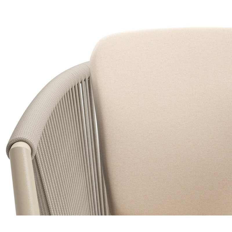 Orso tuinstoel in beige aluminium en beige verticaal geweven ronde rope met zitkussen in All Weather Sunbrella® Luxe Natte Linen Chalk