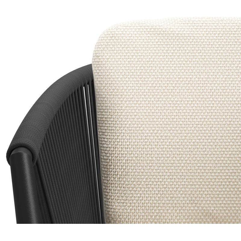 Orso tuinstoel in zwart aluminium en zwart verticaal geweven ronde rope met luxe zitkussen in All Weather Cosytica Althea Off White