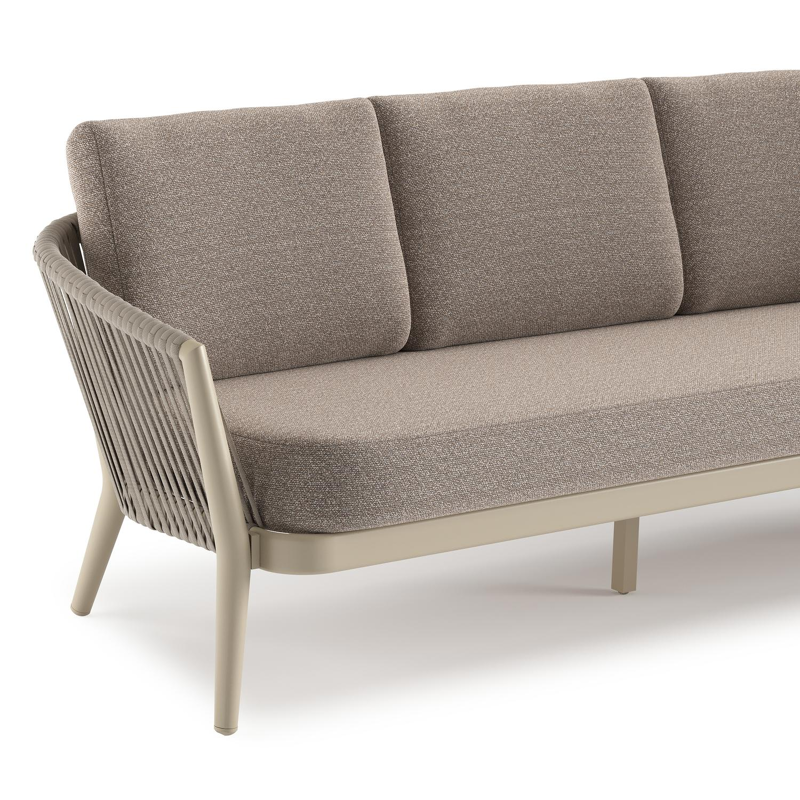 Orso loungebank in beige aluminium en beige verticaal geweven ronde rope met Wander Manioc all weather sunbrella® luxe kussen