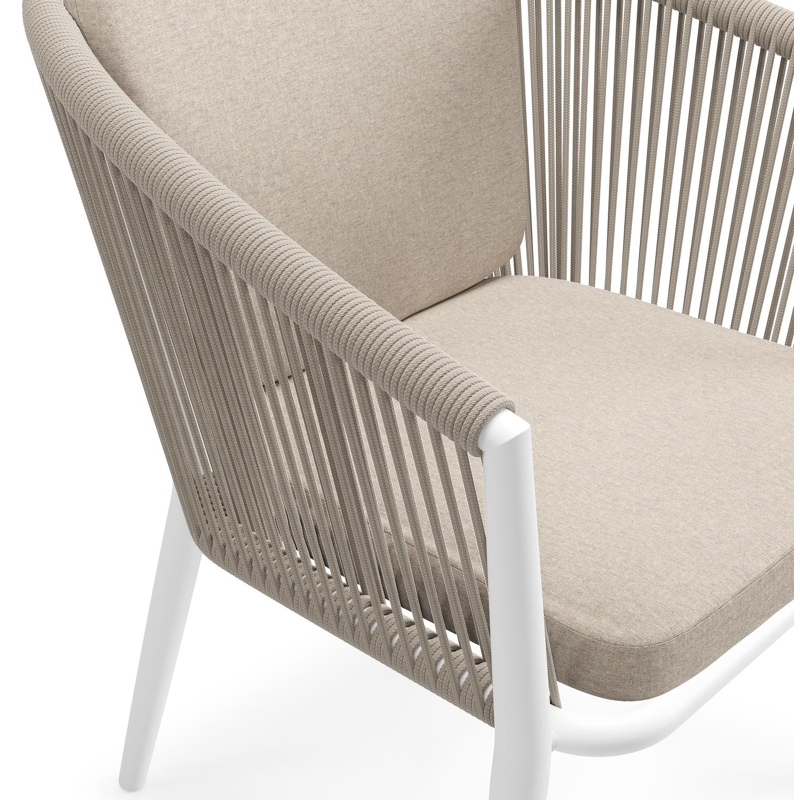 Orso tuinstoel in wit aluminium en beige verticaal geweven ronde rope met zitkussen in All Weather Sunbrella® Luxe Heritage Ash