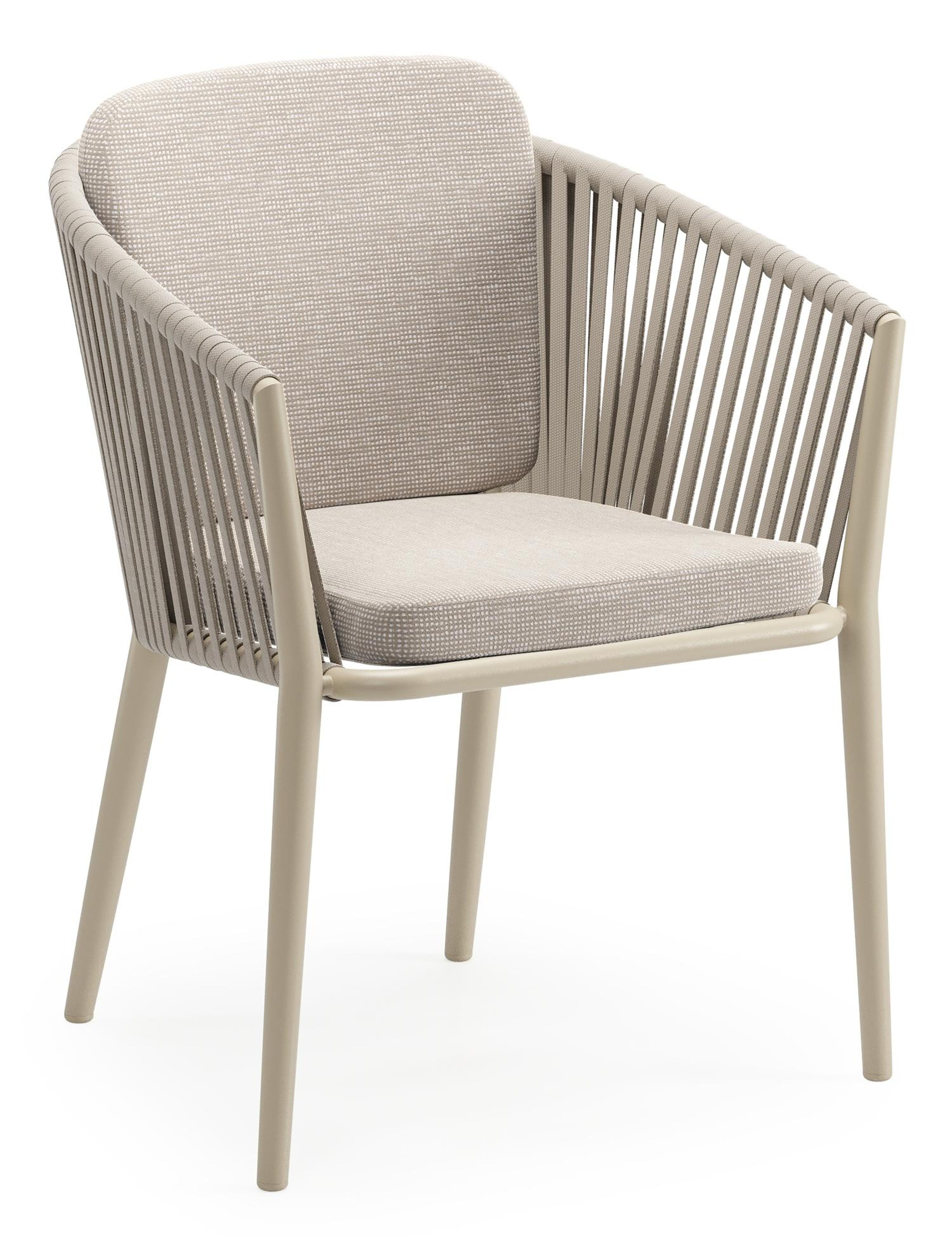 Orso stapelbare tuinstoel in beige aluminium en beige vierkant geweven ronde rope met kussen in All Weather Sunbrella® Luxe Slow Farafra