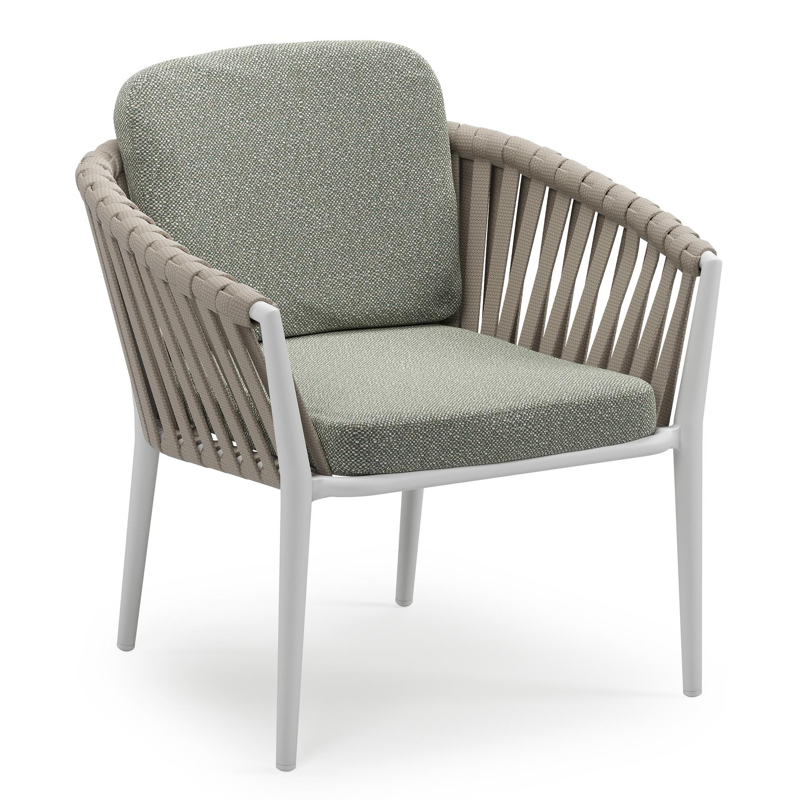 Orso low dining tuinstoel in wit aluminium en beige verticaal geweven luxe vlakke brede rope met stoelkussen in All Weather Sunbrella® Luxe Savane Leaf