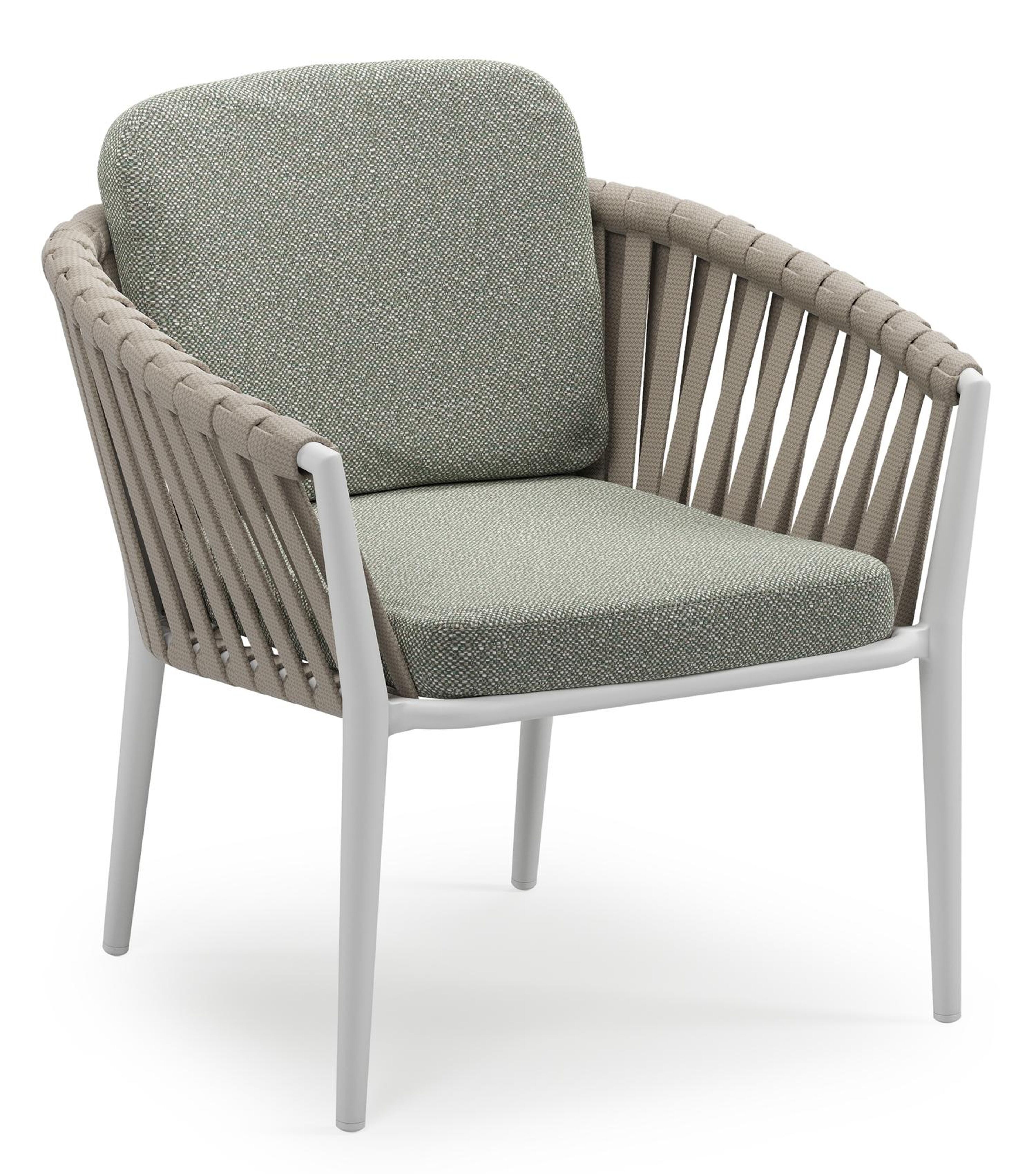 Orso low dining tuinstoel in wit aluminium en beige verticaal geweven luxe vlakke brede rope met stoelkussen in All Weather Sunbrella® Luxe Savane Leaf